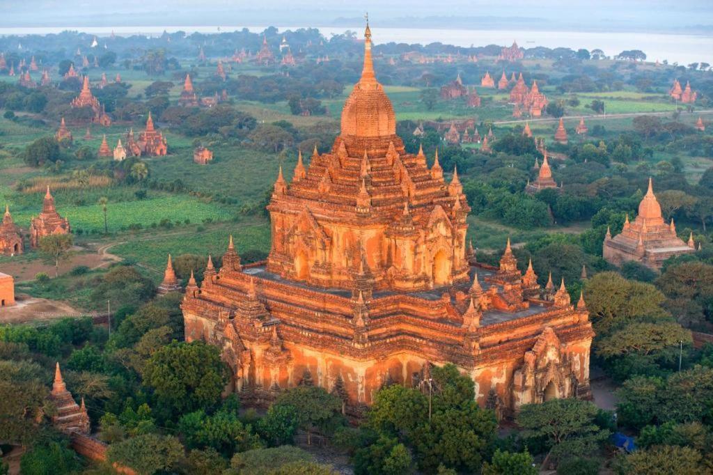 Zfreeti Hotel Nyaung-U Bagian luar foto