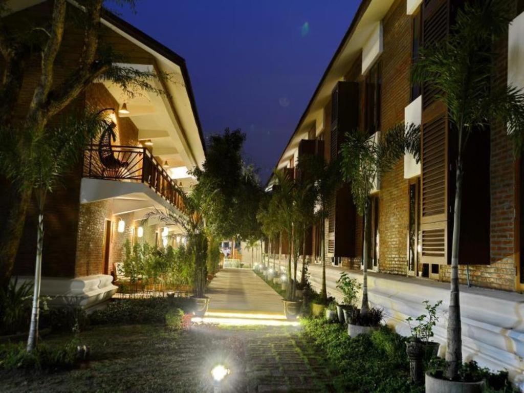 Zfreeti Hotel Nyaung-U Bagian luar foto