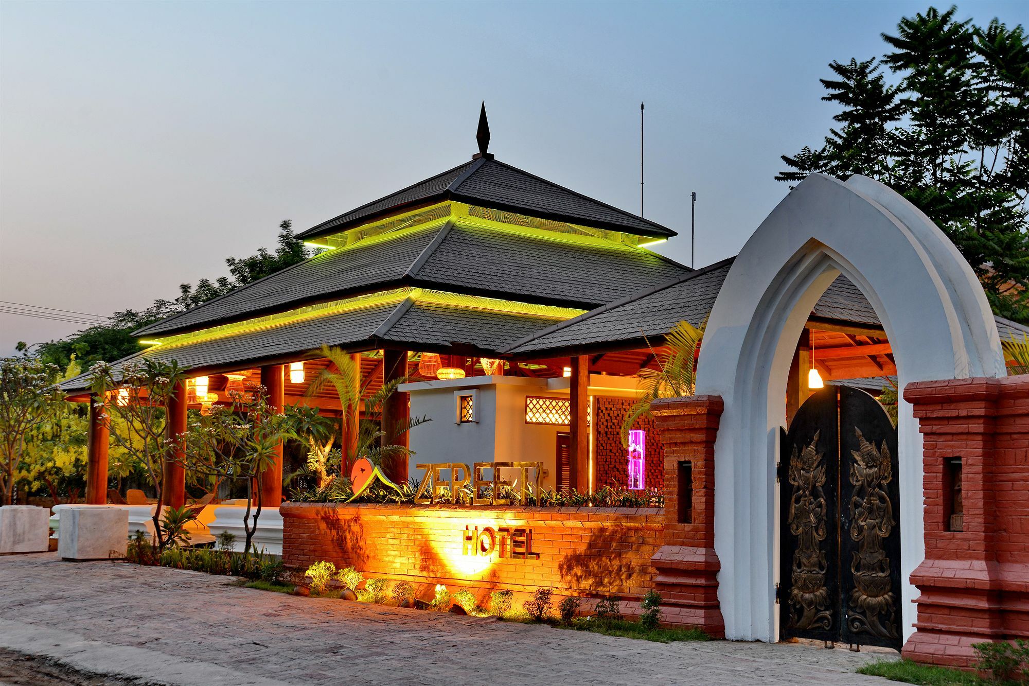 Zfreeti Hotel Nyaung-U Bagian luar foto